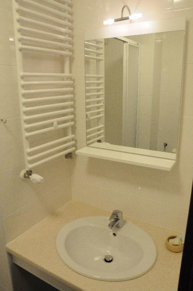 Hotel Iskra By Katowice Airport Пижовице Екстериор снимка