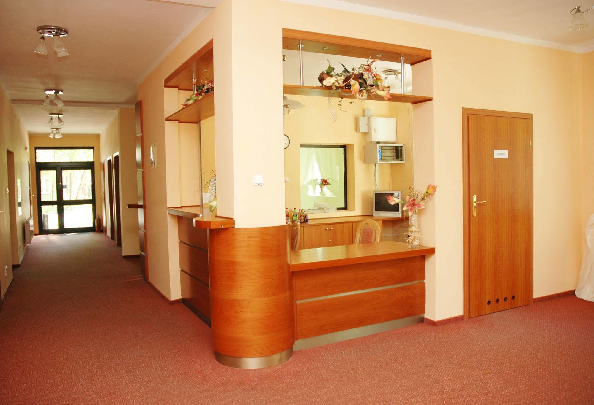 Hotel Iskra By Katowice Airport Пижовице Екстериор снимка